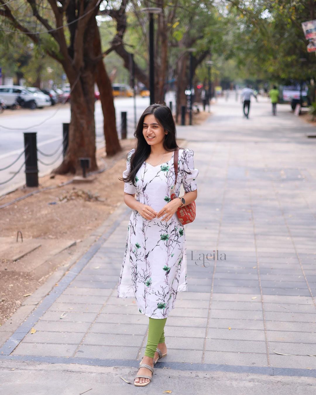White floral cotton top with puff sleeves - Studio Thari